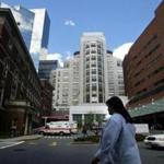 Big hospitals in Boston like Massachusetts General are putting financial pressure on community hospitals, a report says.